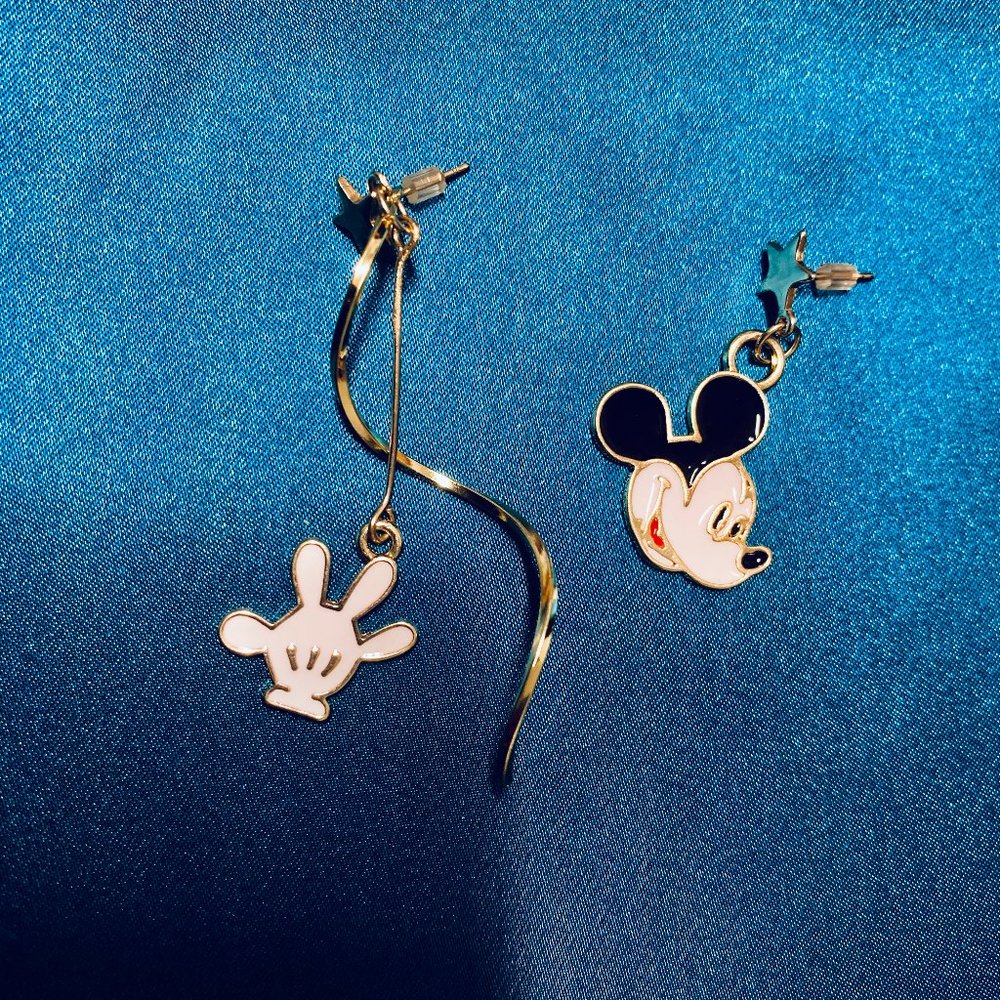 Disney Mickey Mouse & Glove earring 🐭 ✨